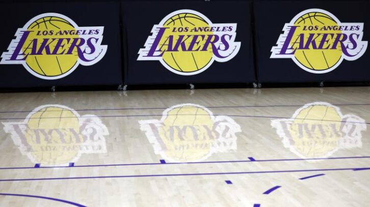 Image à la une de NBA: les Lakers vont être vendus pour un montant record de 10 milliards de dollars (ESPN)
