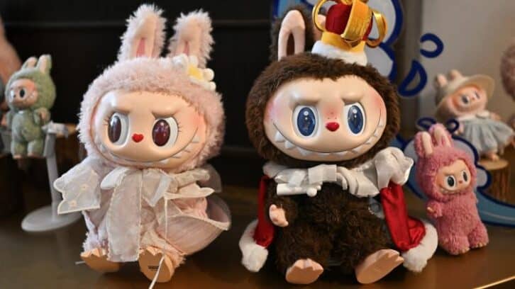 Image à la une de De Pékin à Rihanna, les poupées Labubu mascottes du soft power chinois