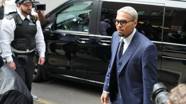 Image à la une de Le chanteur Chris Brown plaide non coupable à Londres dans une affaire d’agression