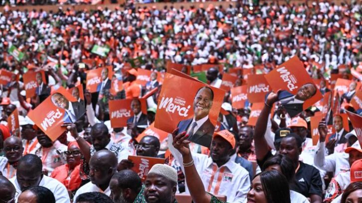Image à la une de Présidentielle ivoirienne: grand meeting du parti au pouvoir en soutien au candidat Ouattara