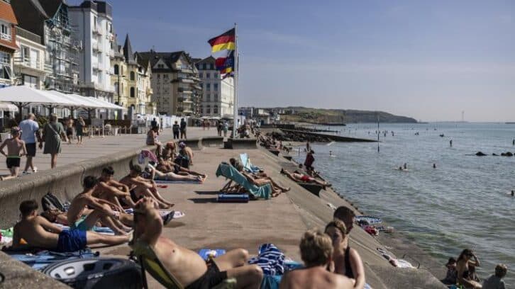 Image à la une de Sur la Côte d’Opale, le drame migratoire se mêle aux touristes