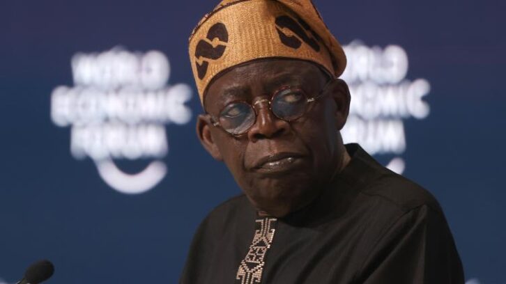 Image à la une de Nigeria: une vague de défections dans l’opposition renforce le président Tinubu