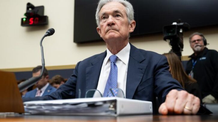 Image à la une de Powell maintient que la Fed peut “attendre” avant de baisser ses taux