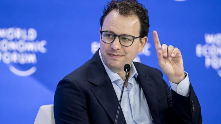 Image à la une de Une IA pourra être nourrie avec un livre sans autorisation ni droits d’auteur, dit la justice américaine