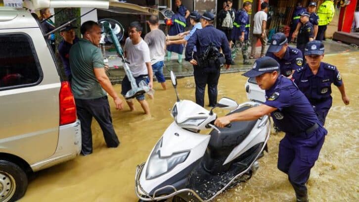 Image à la une de Plus de 80.000 personnes évacuées après des inondations dans le sud-ouest de la Chine (médias d’Etat)