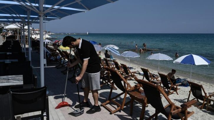 Image à la une de Le manque de personnel, la face cachée du tourisme en Grèce