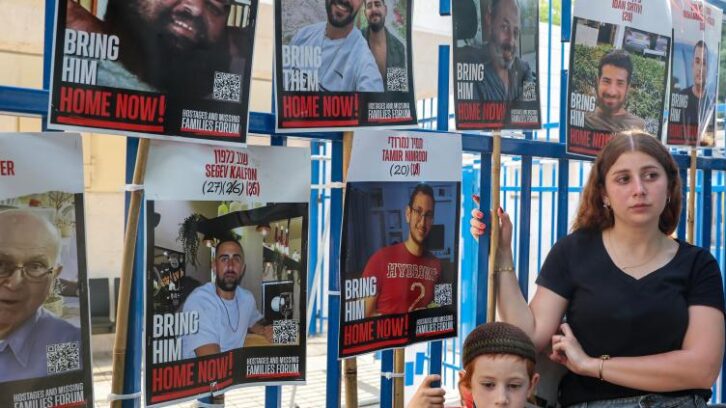 Image à la une de Cessez-le-feu entre Israël et l’Iran, une “opportunité” pour les proches des otages à Gaza