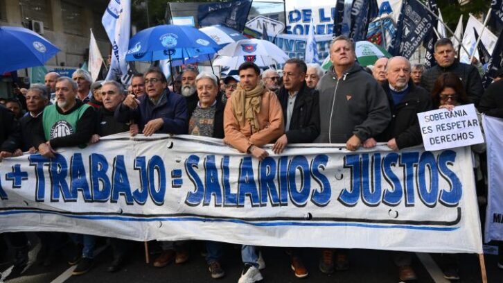 Image à la une de Argentine: retraités et enseignants manifestent, le gouvernement supprime un jour férié