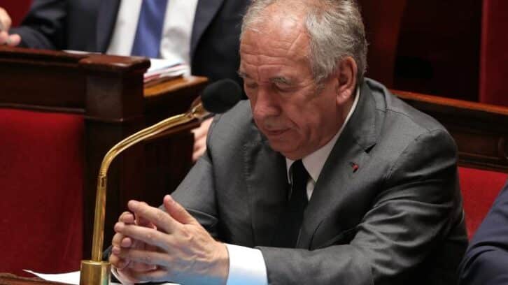 Image à la une de Retraites: Bayrou se prononce sur le conclave, son avenir en jeu