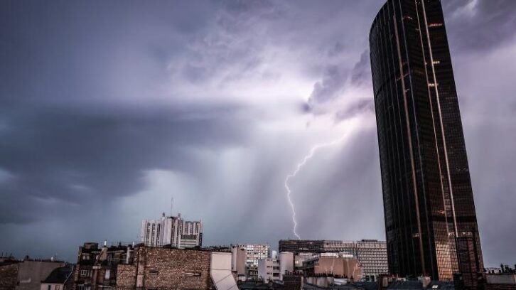 Image à la une de Après les violents orages ayant fait deux morts, des foyers toujours privés d’électricité