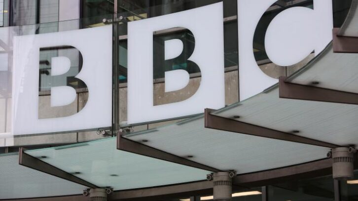 Image à la une de La BBC lance une offre payante aux États-Unis pour “financer son journalisme”