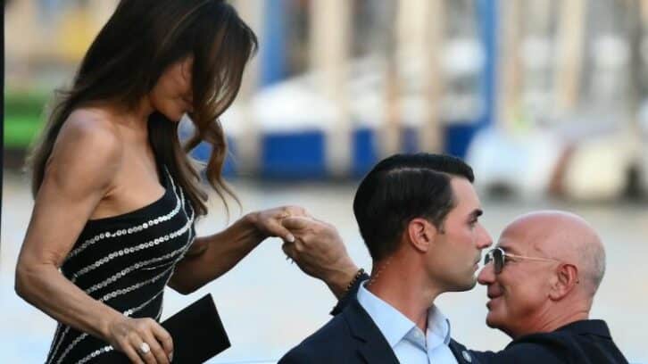 Image à la une de A Venise, Jeff Bezos et Lauren Sanchez s’échangent les alliances