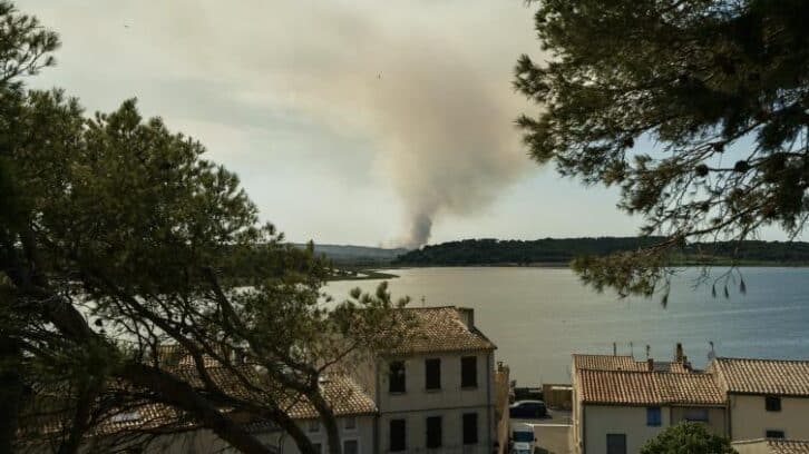 Image à la une de Importants feux dans l’Aude, un camping et une abbaye évacués