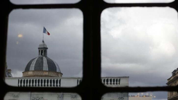 Image à la une de Pesticides: la décriée loi Duplomb soumise à des tractations décisives au Parlement