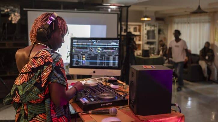 Image à la une de A Nairobi, des femmes DJ veulent occuper le devant de la scène