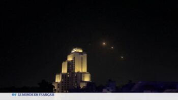 Image à la une de Syrie : le pays regarde les missiles passer