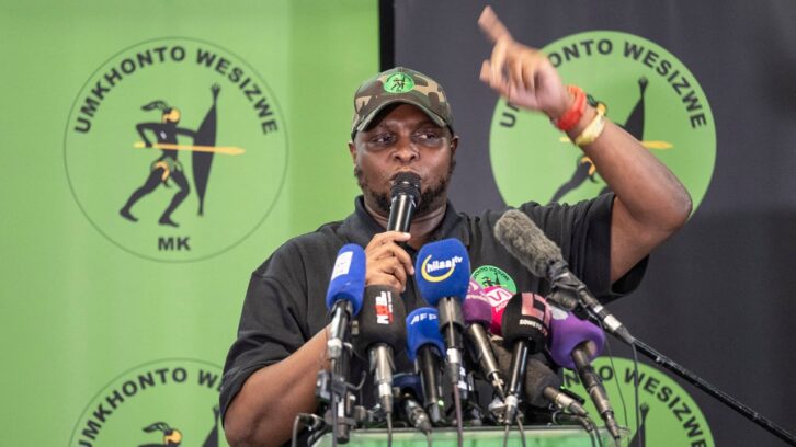 Image à la une de Drogue, sorcellerie et coups montés… Limogé par Zuma, l’ex-secrétaire général du MK vide son sac