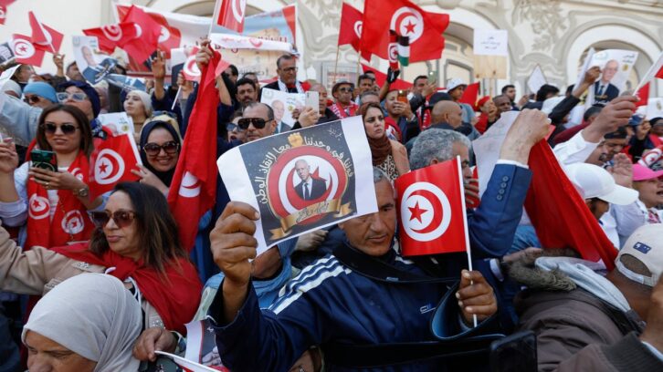 Image à la une de Cinq questions pour comprendre les trois populismes qui règnent sur la politique tunisienne