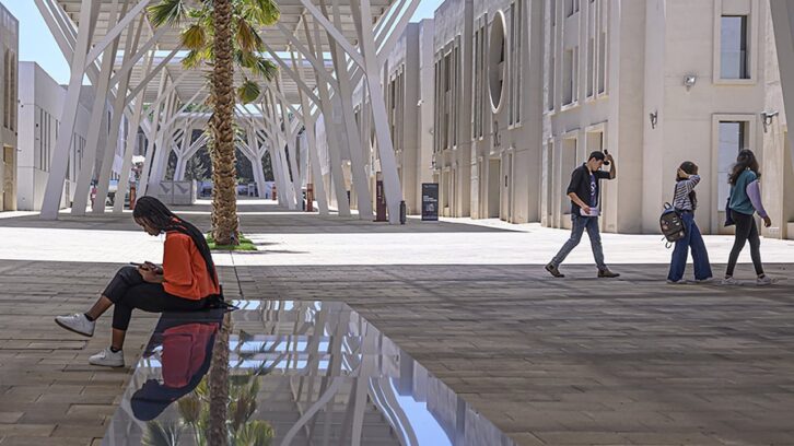 Image à la une de Sondage : une jeunesse marocaine lucide, diplômée et sous pression