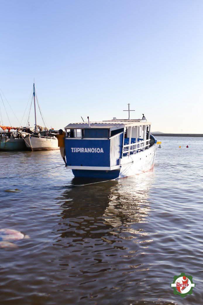 Image à la une de CHARPENTERIE MARINE – Le nouveau bateau Tsipiranosoa mis à l’eau