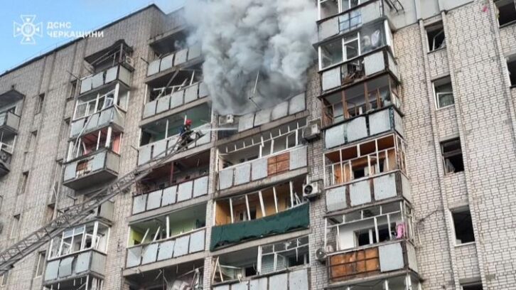 Image à la une de Guerre en Ukraine : nouvelles frappes russes nocturnes, des civils blessés
