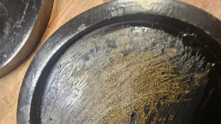 Image à la une de TRAFIC – Les douaniers d’Ivato saisis des poudres d’or dissimulés dans des assiettes en plastique à Ivato