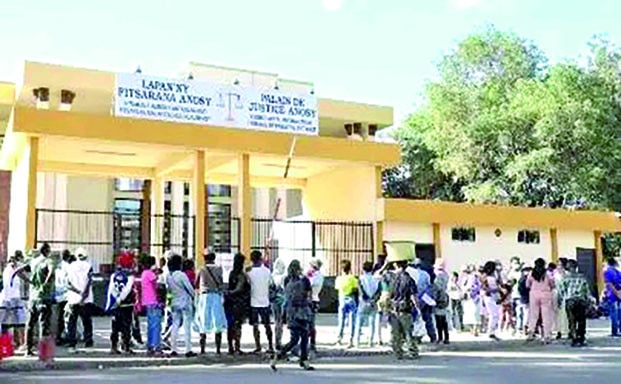 Image à la une de Empoisonnement à Ambohimalaza – Deux prévenues réentendues par le Parquet