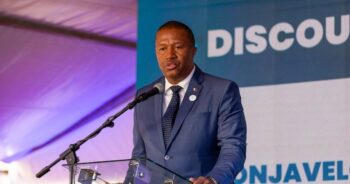 Image à la une de Affaire des cinq avions : le ministre des Transports objet d’une accusation grave