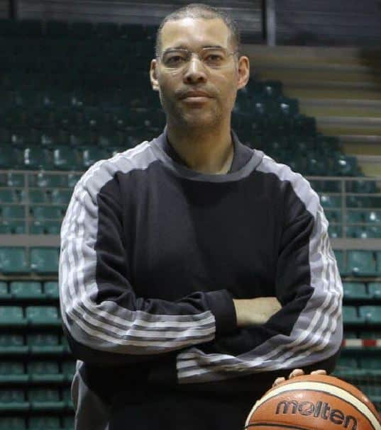 Image à la une de AFROBASKET 5×5 – John Douaglin prend les rênes des Ankoay