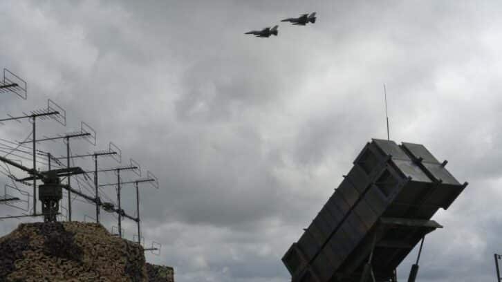 Image à la une de Guerre en Ukraine: quelles conséquences après la suspension des livraisons de missiles américains?