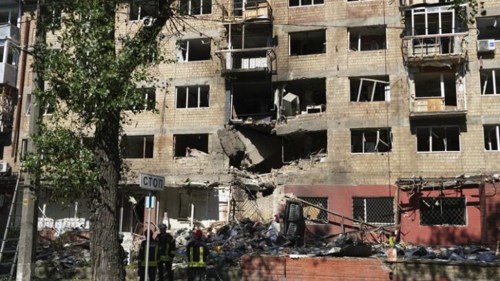 Image à la une de Guerre en Ukraine : Kiev frappée l’attaque aérienne russe “la plus massive” depuis le début du conflit