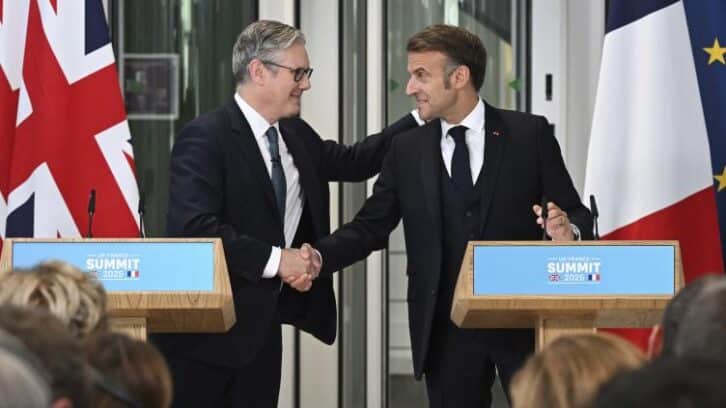 Image à la une de Accord sur les migrants : le projet entre Londres et Paris est “extrêmement dangereux” selon les associations humanitaires