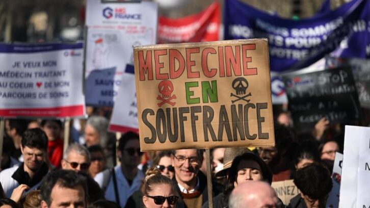 Image à la une de La santé libérale descend dans la rue contre les économies imposées
