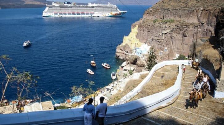 Image à la une de Grèce: taxe de 20 euros pour les passagers de bateaux de croisière à Mykonos et Santorin