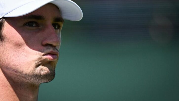 Image à la une de Wimbledon: Valentin Royer, un “travaillomane” formé à l’école serbe