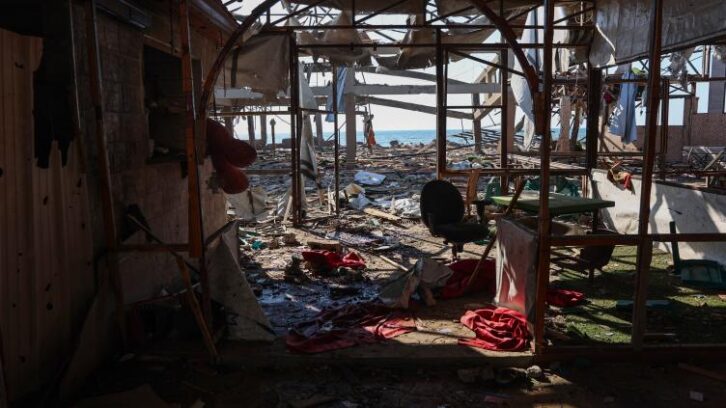 Image à la une de Après une frappe israélienne, Gaza pleure les morts du café al-Baqa