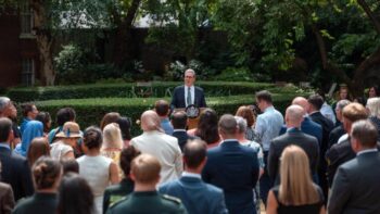 Image à la une de Réforme des aides sociales au Royaume-Uni: Starmer évite une défaite au prix de concessions
