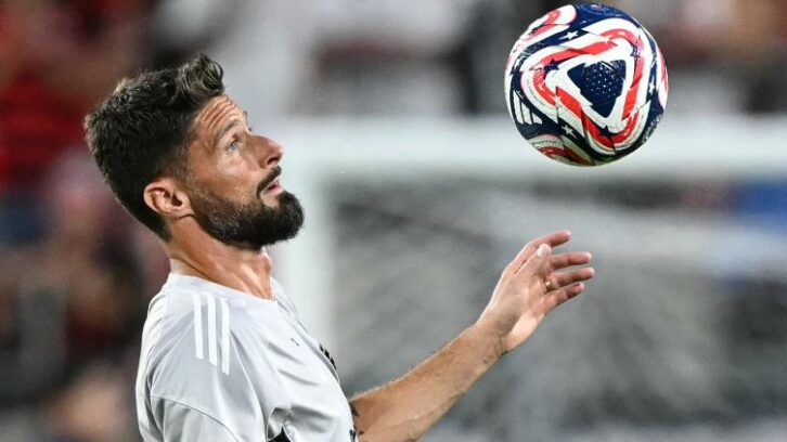 Image à la une de Foot: treize ans après, Giroud retrouve la Ligue 1 avec Lille