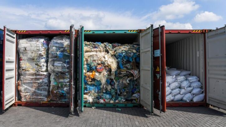 Image à la une de La Malaisie sévit contre les importations de déchets plastiques