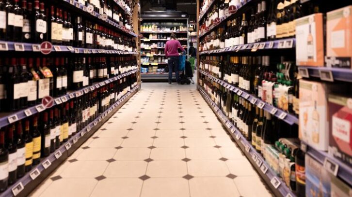 Image à la une de Alcool et mineurs: près de neuf supermarchés sur dix enfreignent la loi, selon une association