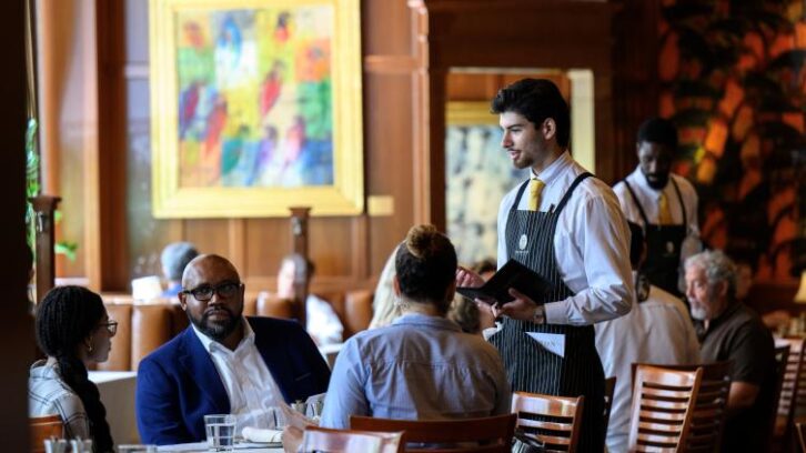 Image à la une de A Washington, les droits de douane grignotent les marges des restaurateurs