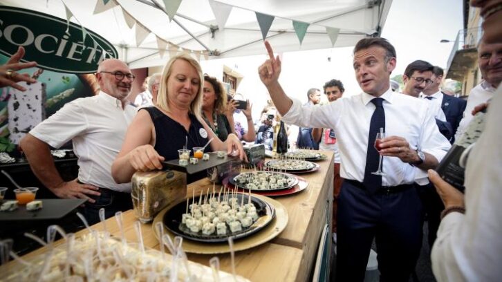 Image à la une de Loup: Macron plaide pour davantage de prélèvements pour protéger le pastoralisme