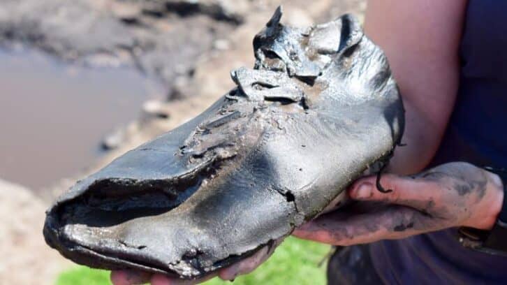 Image à la une de En Angleterre, des chaussures taille 49 de l’époque romaine intriguent les archéologues