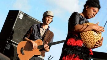 Image à la une de Le maloya, musique réunionnaise née de l’esclavage, conquiert les scènes internationales