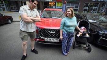 Image à la une de Voiture chinoise et vacances au Venezuela: la nouvelle vie de la classe moyenne russe