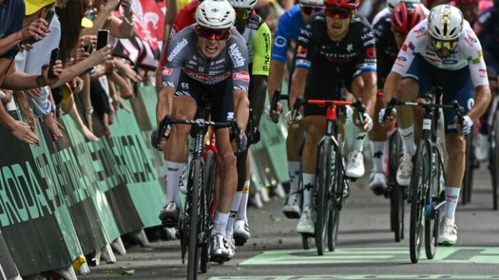 Image à la une de Tour de France: abandon du sprinteur belge Jasper Philipsen après une lourde chute