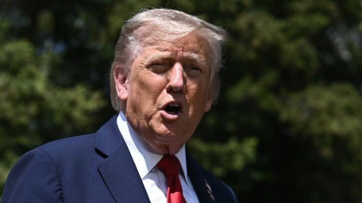 Image à la une de Droits de douane: Trump maintient la pression, même si le couperet du 9 juillet s’éloigne