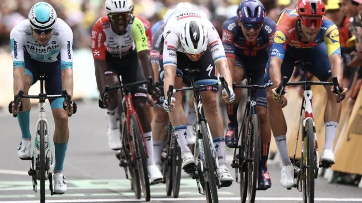 Image à la une de Tour de France: Tim Merlier s’impose dans “l’enfer” de Dunkerque