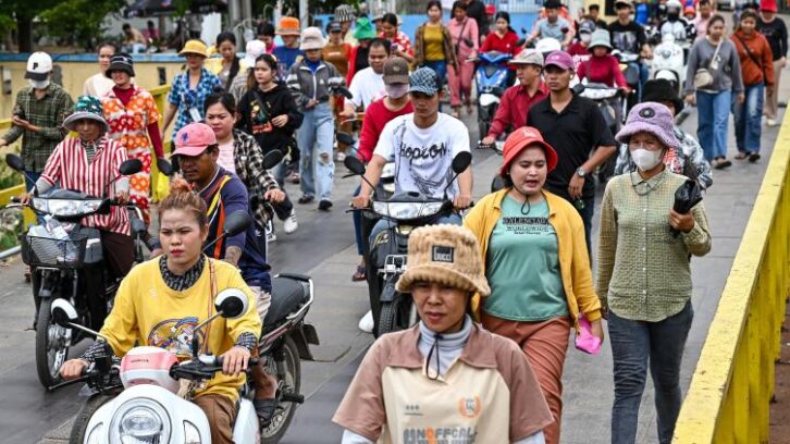 Image à la une de Droits de douane: au Cambodge, les supplications des ouvrières du textile face aux menaces américaines