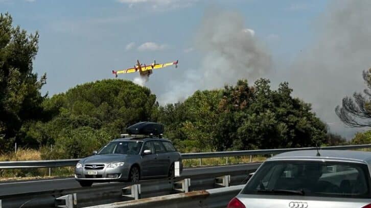 Image à la une de Incendie dans l’Hérault: l’autoroute A9 fermée dans les deux sens entre Sète et Agde